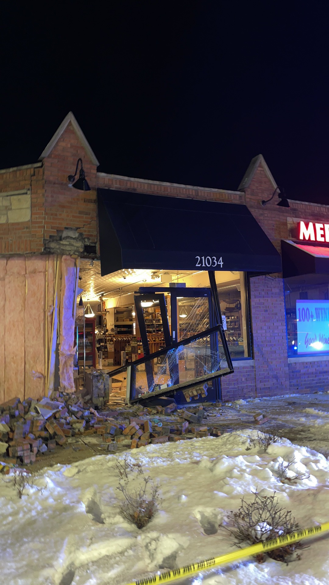 SUV crashes into wine shop in Grosse Pointe Woods