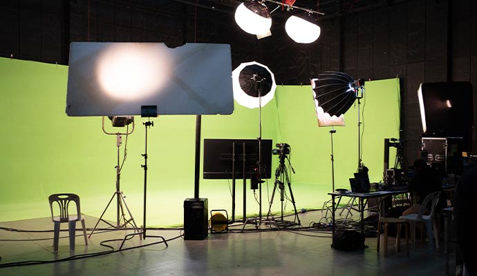Film studio lighting and camera rigs