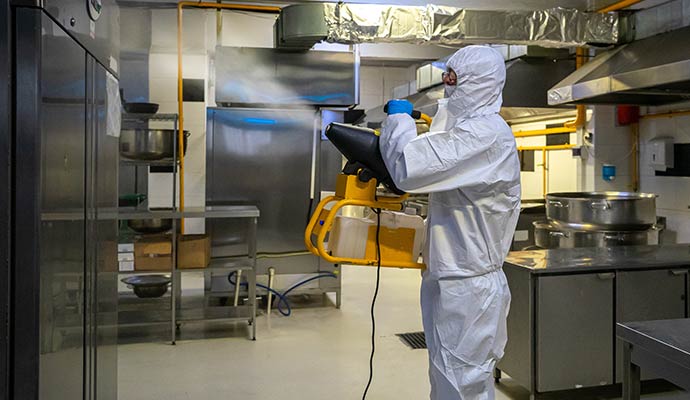 Professional kitchen deep cleaning service