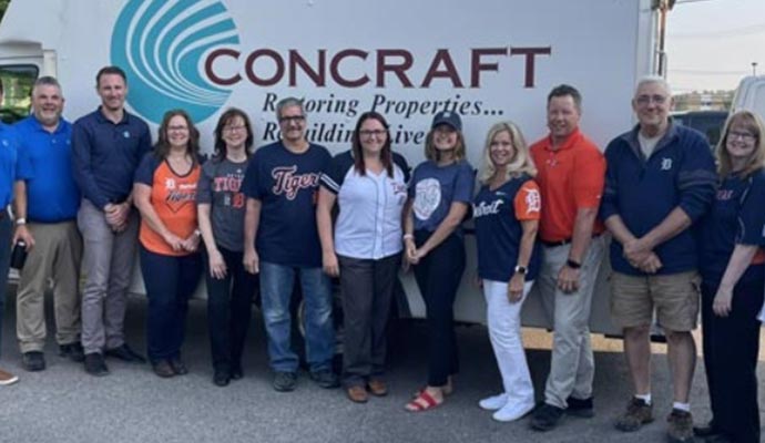 Concraft experts standing in front of their service vehicle 