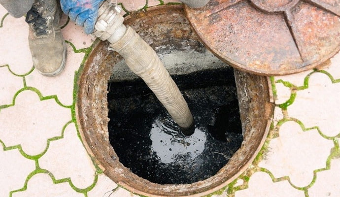 Sewage cleanup service